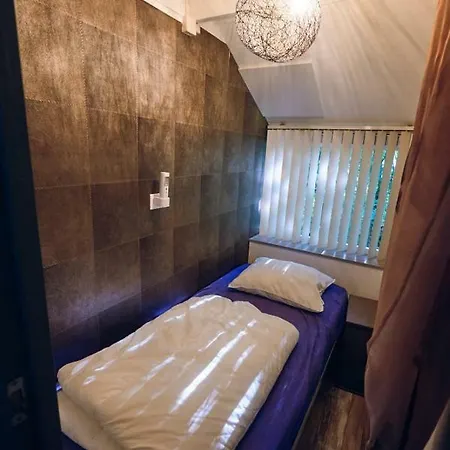 Bungalow 182