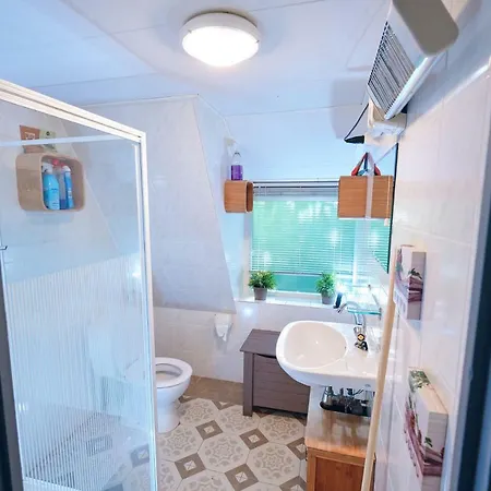 Bungalow 182 假日公园